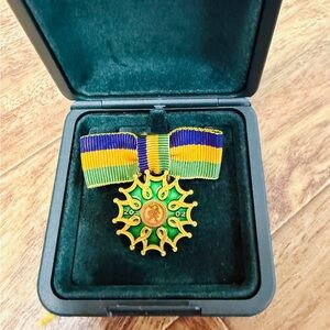 Rex 2002 Lady's Ducal Pin, a New Orleans Mardi Gras Krewe favor